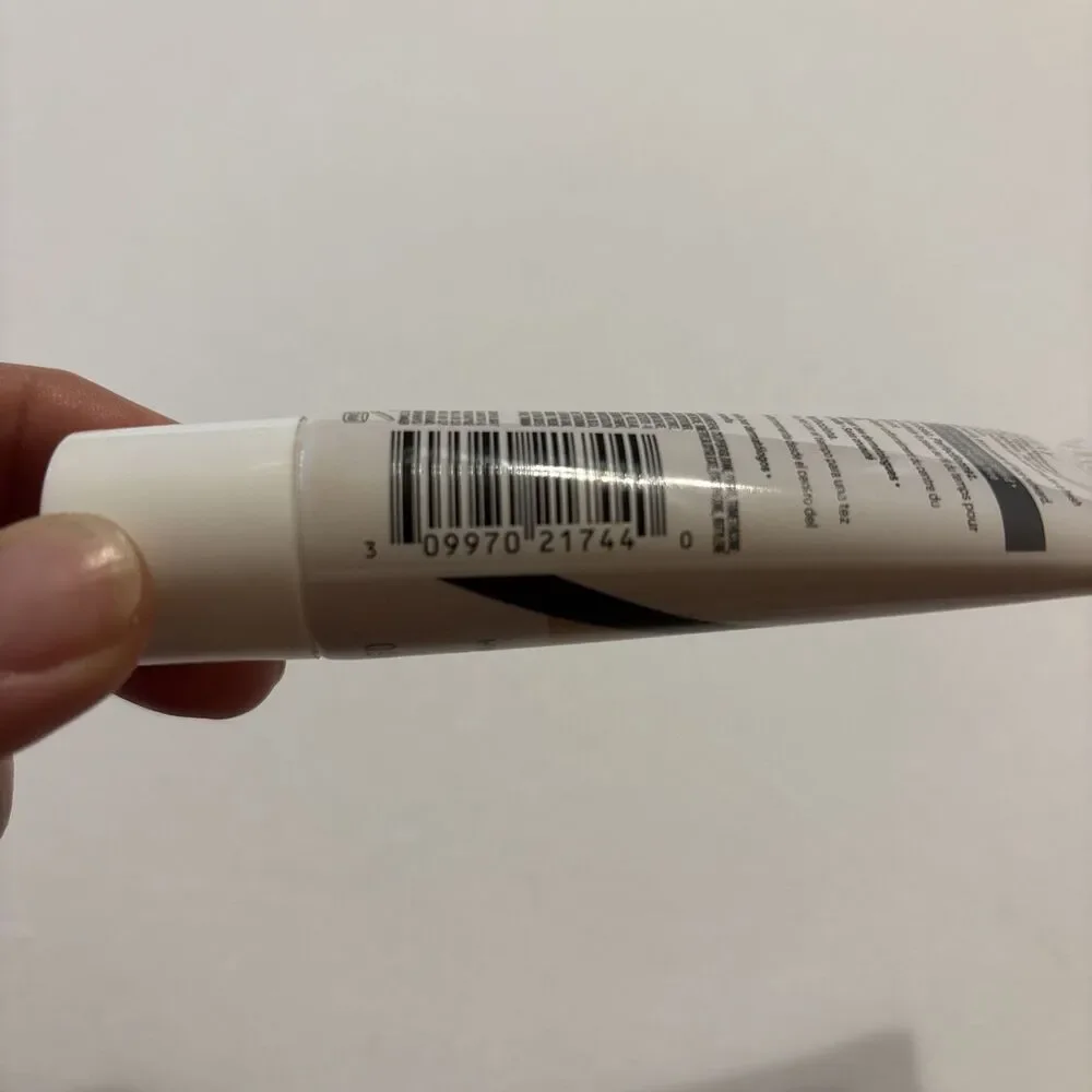 Almay Hydrating Lightweight with Light Coverage Liquid Foundation Tint 100 Ivory